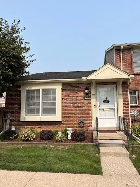 19936 N Great Oaks Cir #J, Clinton Township, MI 48036
