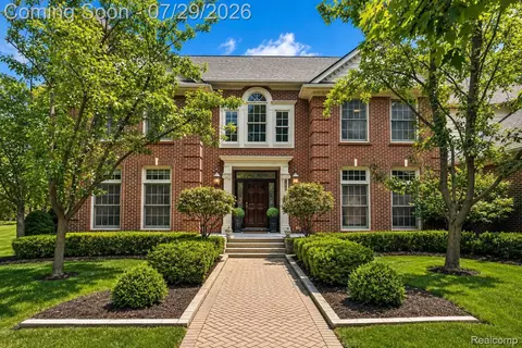2398 Heronwood Dr, Bloomfield Hills, MI 48302