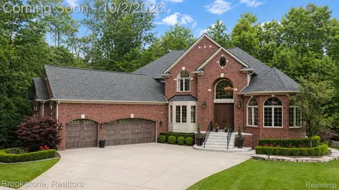 55630 Buckthorn Dr, Shelby Township, MI 48316