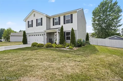 605 Rockway Dr, Linden, MI 48451