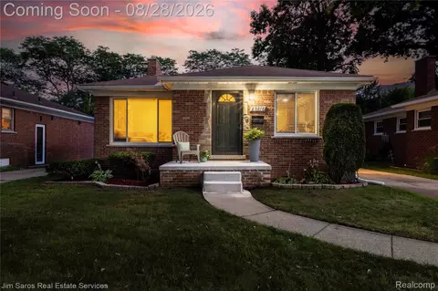 20216 Anita St, Harper Woods, MI 48225