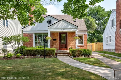 10482 Hart Ave, Huntington Woods, MI 48070