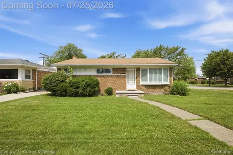32819 Jefferson Ave, Saint Clair Shores, MI 48082