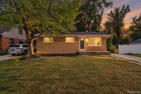 20308 Shady Lane Ave, Saint Clair Shores, MI 48080
