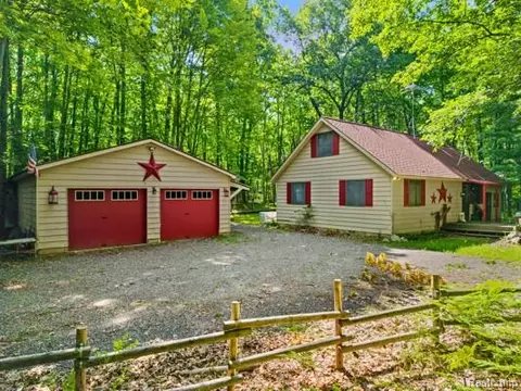 2600 Lucinda Dr, Mills, MI 48756