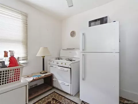 Kitchen - 305 Renshaw Ave, Clawson, MI 48017 photo 3 of 3