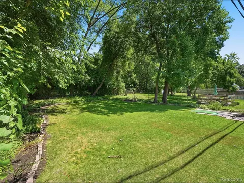 Exterior - 305 Renshaw Ave, Clawson, MI 48017 photo 17 of 17