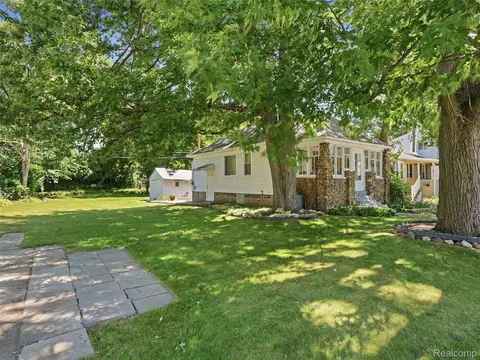 Exterior - 305 Renshaw Ave, Clawson, MI 48017 photo 15 of 17