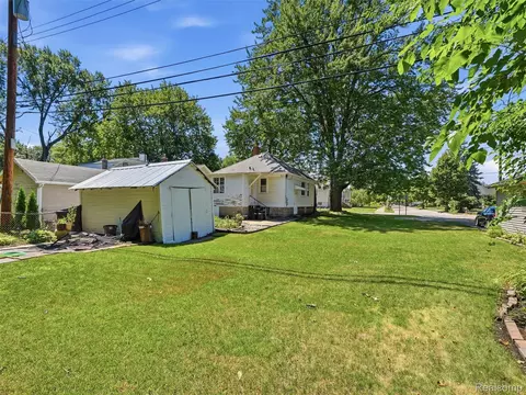Exterior - 305 Renshaw Ave, Clawson, MI 48017 photo 3 of 17