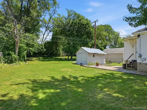 Exterior - 305 Renshaw Ave, Clawson, MI 48017 photo 14 of 17