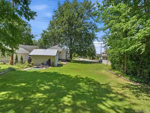 Exterior - 305 Renshaw Ave, Clawson, MI 48017 photo 16 of 17