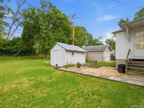 Exterior - 305 Renshaw Ave, Clawson, MI 48017 photo 9 of 17