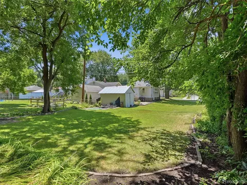 Exterior - 305 Renshaw Ave, Clawson, MI 48017 photo 5 of 17