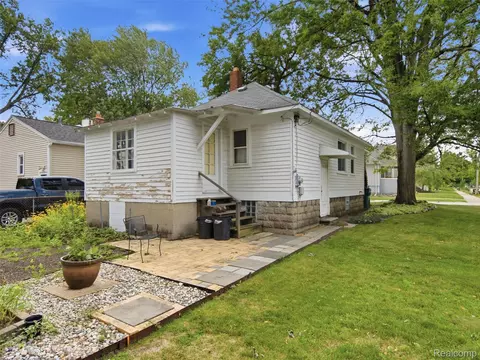 Exterior - 305 Renshaw Ave, Clawson, MI 48017 photo 10 of 17