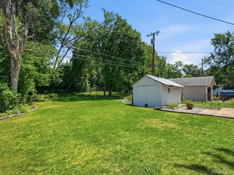 Exterior - 305 Renshaw Ave, Clawson, MI 48017 photo 13 of 17