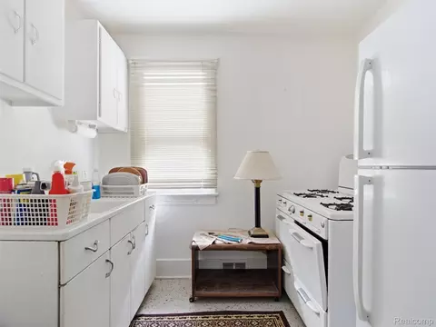 Kitchen - 305 Renshaw Ave, Clawson, MI 48017 photo 2 of 3