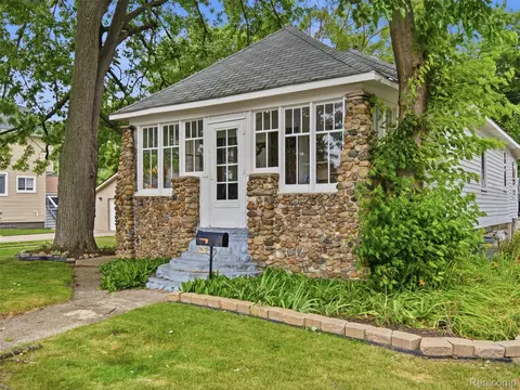 Exterior - 305 Renshaw Ave, Clawson, MI 48017 photo 2 of 17