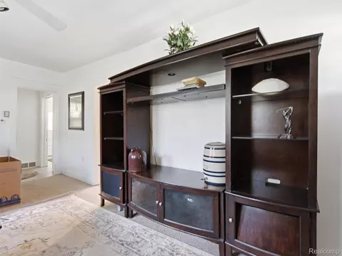 Living - 305 Renshaw Ave, Clawson, MI 48017 photo 4 of 5