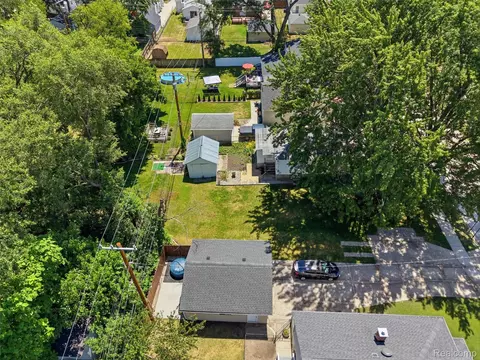 View/Area - 305 Renshaw Ave, Clawson, MI 48017 photo 2 of 4