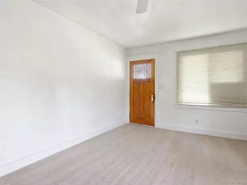 Living - 305 Renshaw Ave, Clawson, MI 48017 photo 2 of 5