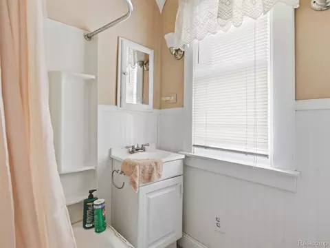 Bath - 305 Renshaw Ave, Clawson, MI 48017 photo 1 of 1