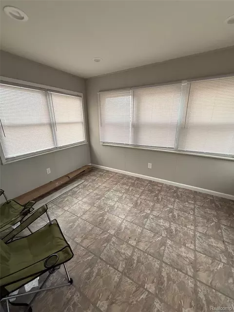 Exterior - 6532 Jonathon St, Dearborn, MI 48126 photo 3 of 4