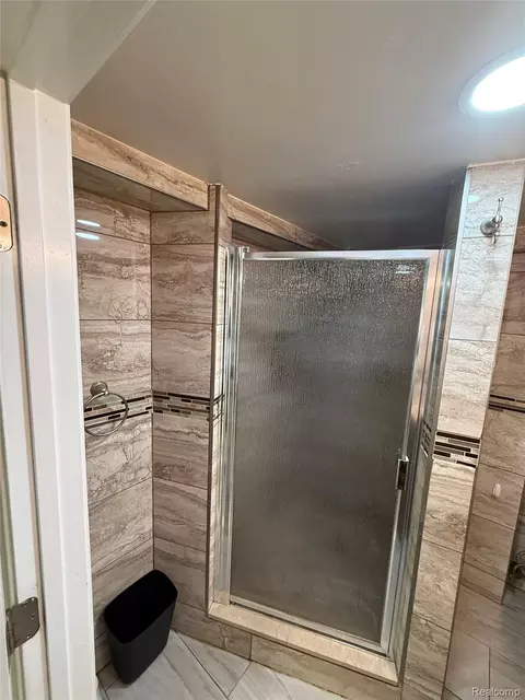 Bath - 6532 Jonathon St, Dearborn, MI 48126 photo 4 of 6