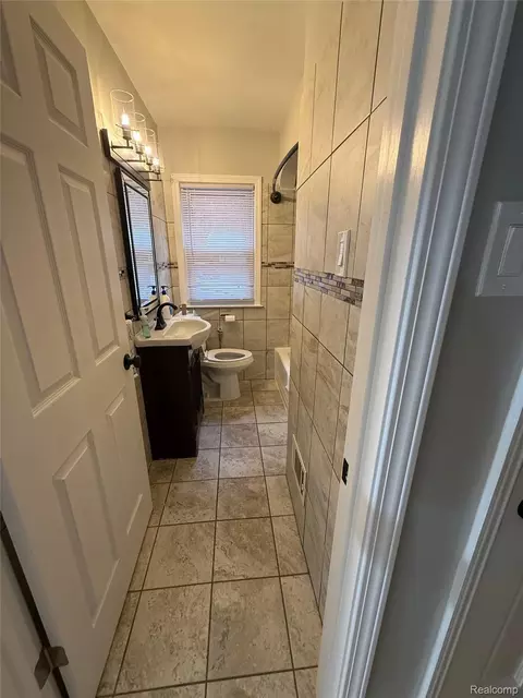 Bath - 6532 Jonathon St, Dearborn, MI 48126 photo 1 of 6