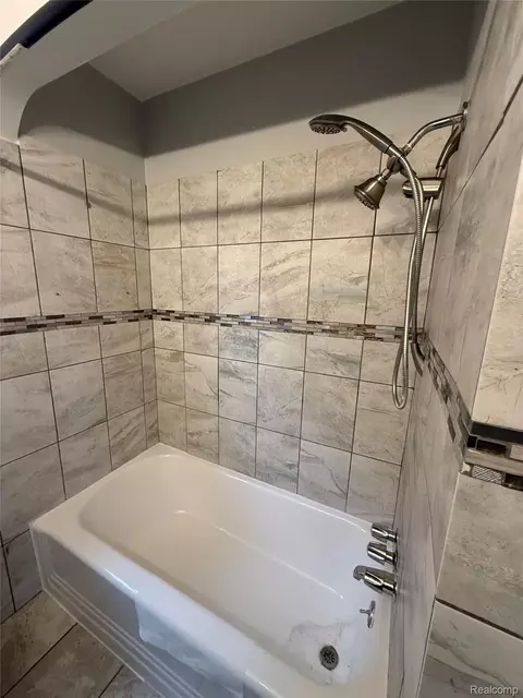 Bath - 6532 Jonathon St, Dearborn, MI 48126 photo 2 of 6
