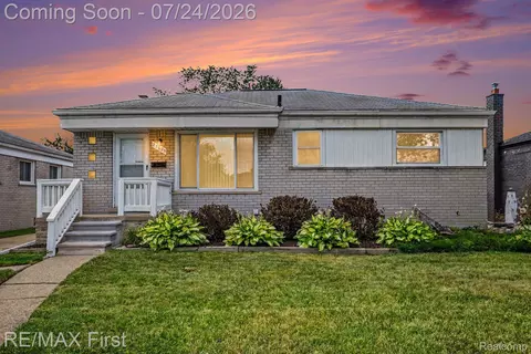 25625 Barbara St, Roseville, MI 48066