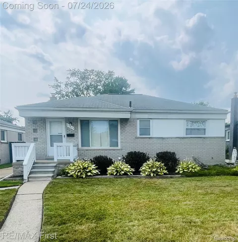 25625 Barbara St, Roseville, MI 48066