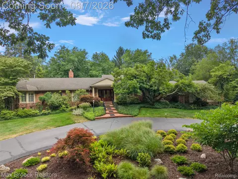 645 Lone Pine Rd, Bloomfield Hills, MI 48304