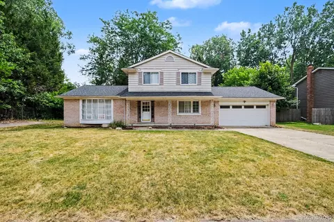 436 Dutch Mill Dr, Flushing, MI 48433