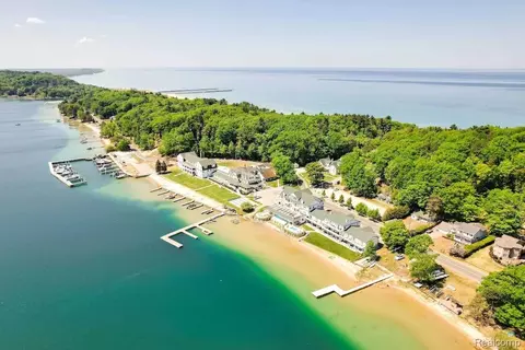 8520 Portage Point Dr, Onekama, MI 49675