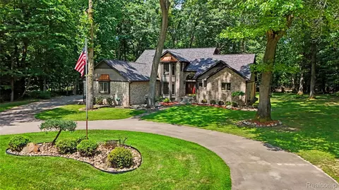 3609 Winding Pine Dr, Metamora, MI 48455