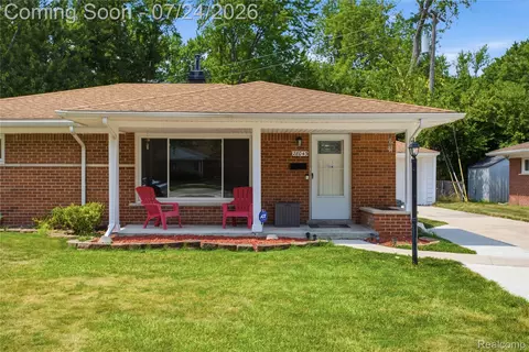 28043 Red Leaf Ln, Southfield, MI 48076