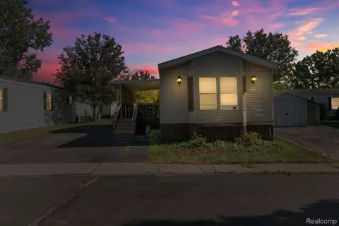 351 N Squirrel Rd #141, Auburn Hills, MI 48326