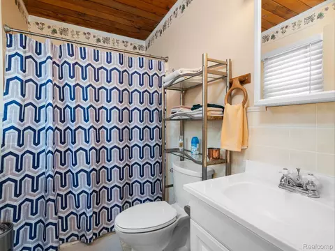 Bath - 6559 Circle Dr, Hamilton, MI 48625 photo 1 of 2