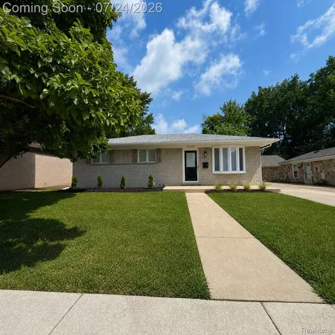 22327 Gordon Rd, Saint Clair Shores, MI 48081