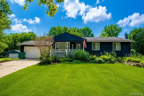 12320 N Holly Rd, Holly, MI 48442