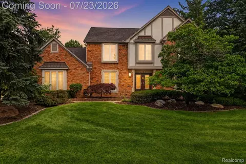 4187 Penrose Dr, Troy, MI 48098