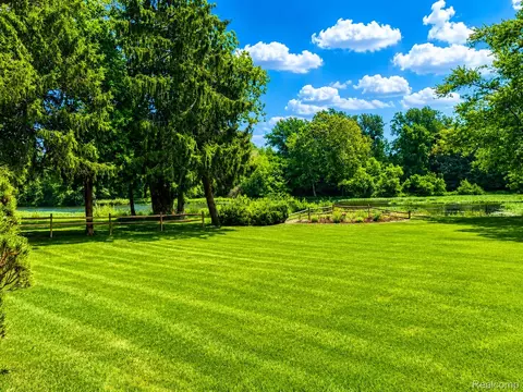 Exterior - 2495 N Custer Rd N, Monroe, MI 48162 photo 12 of 13