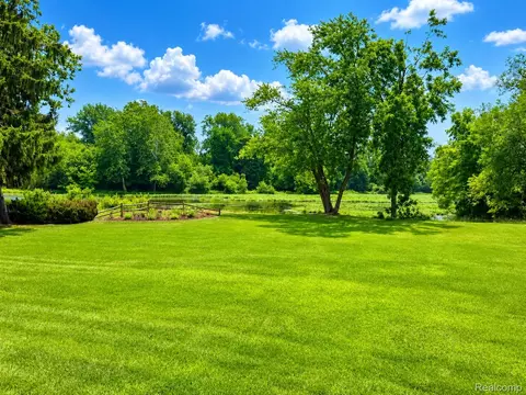 Exterior - 2495 N Custer Rd N, Monroe, MI 48162 photo 10 of 13