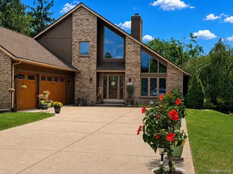 Exterior - 2495 N Custer Rd N, Monroe, MI 48162 photo 1 of 13