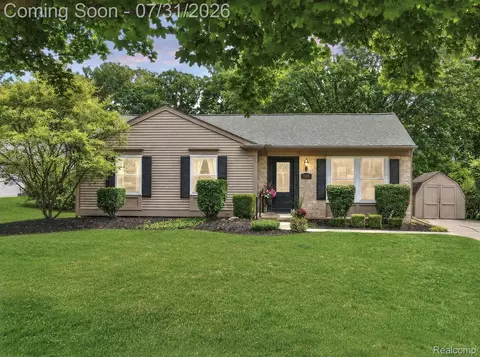 835 Bolinger St, Rochester Hills, MI 48307