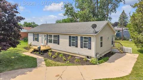 1119 Lathers St, Garden City, MI 48135