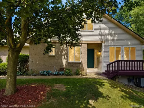 1310 Bay Hl #15, Waterford, MI 48327