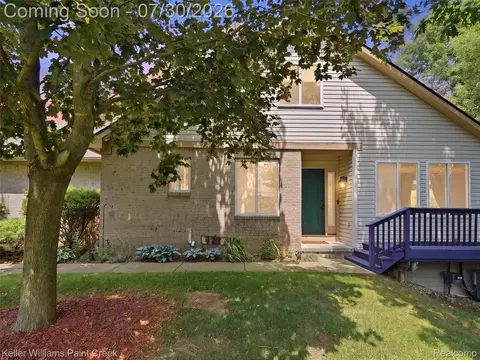 1310 Bay Hl, Waterford, MI 48327