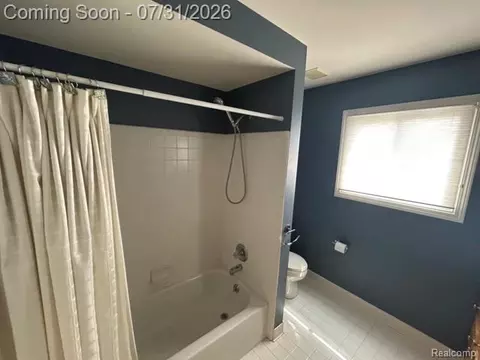 Bath - 18987 Pine Ln, Macomb, MI 48042 photo 6 of 8