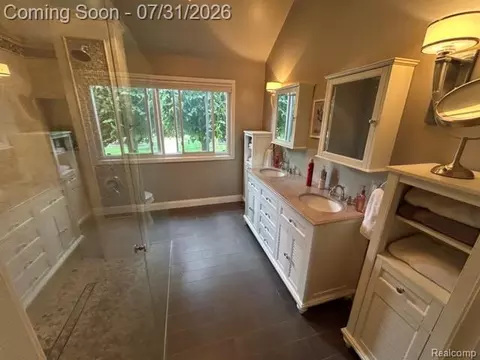 Bath - 18987 Pine Ln, Macomb, MI 48042 photo 3 of 8